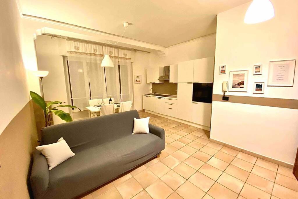 Appartamento Cozy In Super Centro! アスティ エクステリア 写真